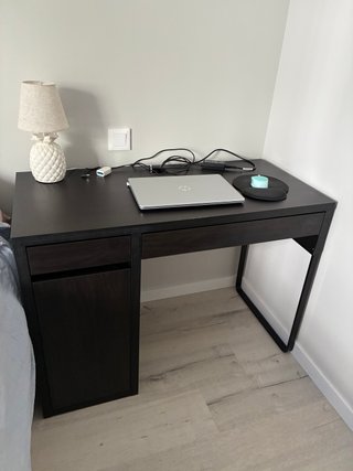 Escritorio MICKE Ikea negro-marrón 105x50 cm