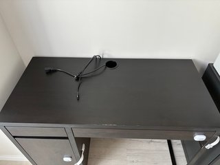 Escritorio MICKE Ikea negro-marrón 105x50 cm