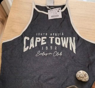 Top Bershka gris Talla L Cape Town