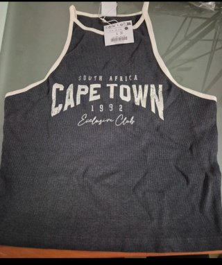 Top Bershka gris Talla L Cape Town