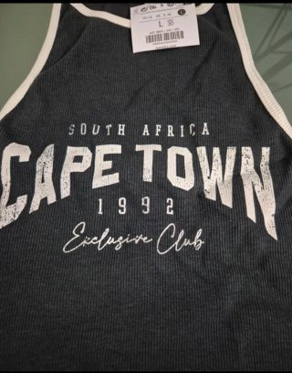 Top Bershka gris Talla L Cape Town