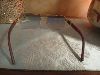 Gafas de sol azules y doradas