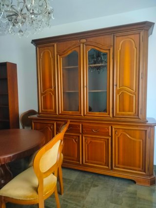 Elegante soggiorno noce classico +tavolo e 6 sedie