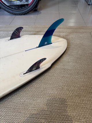 Tabla de surf blanca