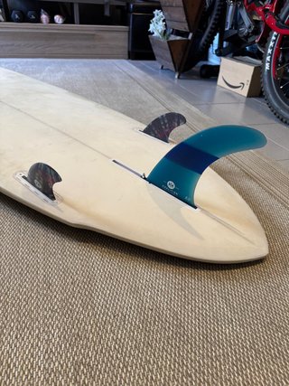 Tabla de surf blanca