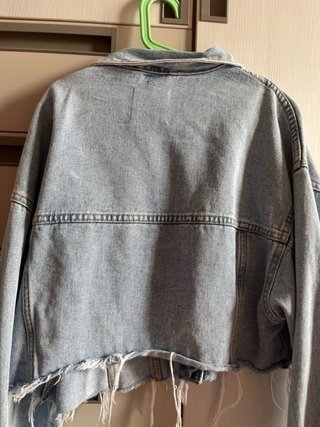 Chaqueta vaquera cropped Bershka