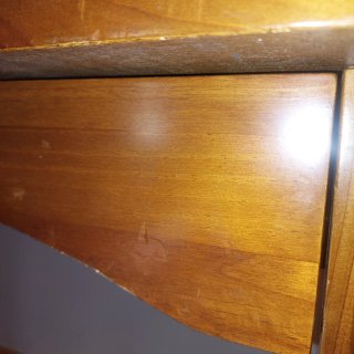 Escritorio clásico de madera