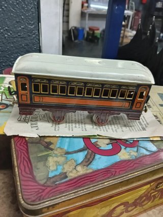 Tren de juguete antiguo