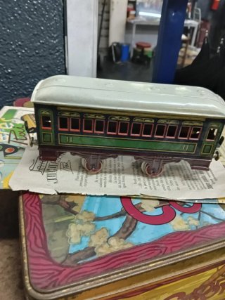 Tren de juguete antiguo