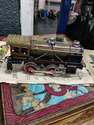 Tren de juguete antiguo
