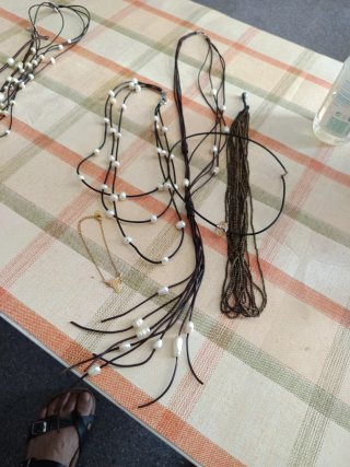Lote collares perlas y oro