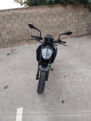 KTM Duke 125 2022 Negra y Naranja
