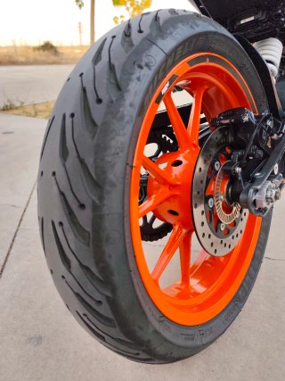 KTM Duke 125 2022 Negra y Naranja