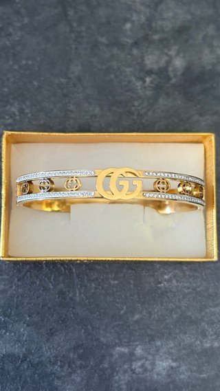 Pulseras varias de acero