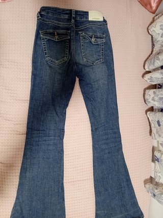 Pantalones vaqueros acampanados