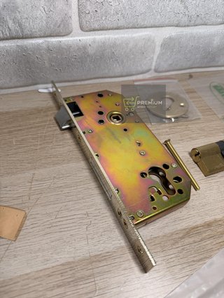 Amig-cerradura de embutir+ cilindro de seguridad