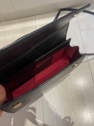 Bolso negro de mano