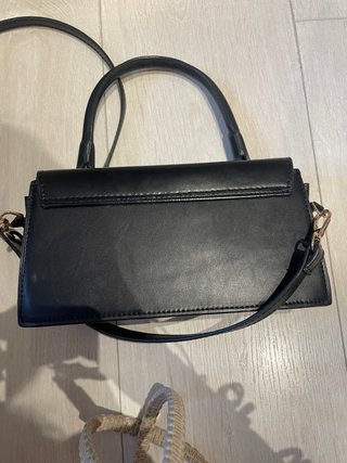 Bolso negro de mano