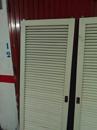 Persianas de aluminio blancas