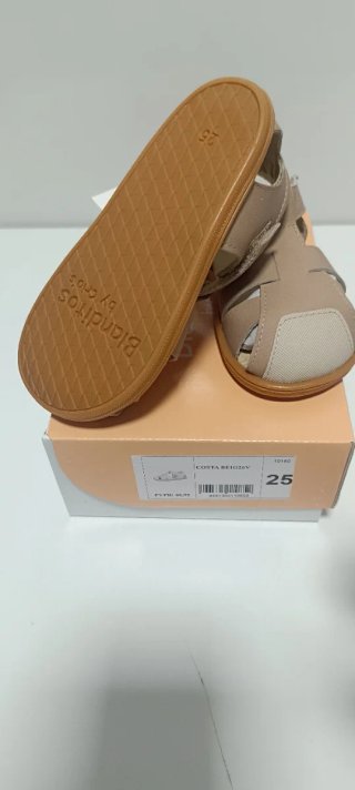 Sandalias niño(a) T25 barefoot cerradas NUEVAS