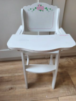 Trona de juguete blanca con rosas