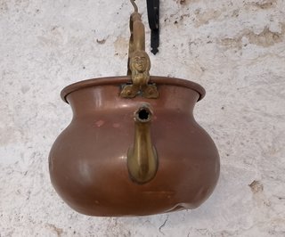 Caldero antiguo de cobre y bronce