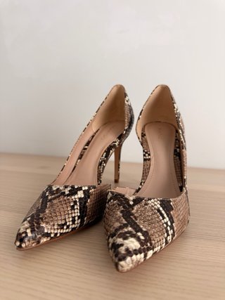 Zapatos salón Mango estampado serpiente