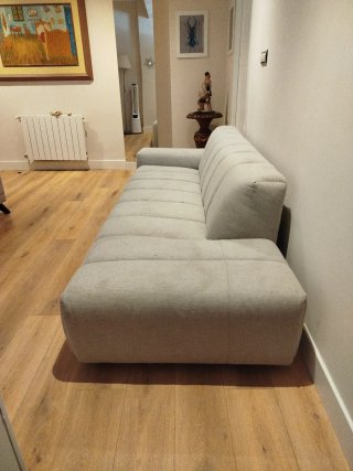 Sofá moderno gris tela