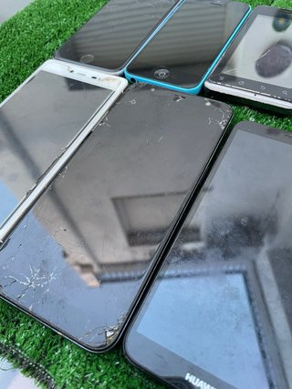 Lote varios teléfonos iPhone, Samsung para reparar