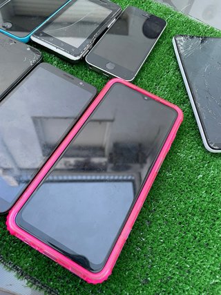 Lote varios teléfonos iPhone, Samsung para reparar