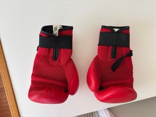 Kit Boxeo Infantil: Balón y Guantes Rojos