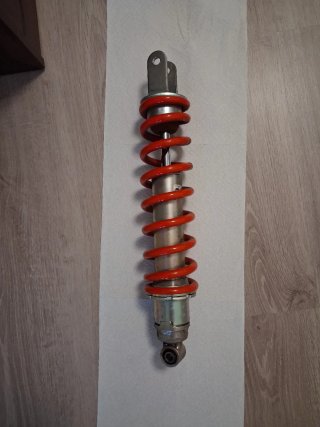 Amortiguador CRF 300 L 2024 de serie.