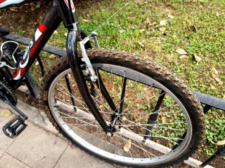 Bicicleta de Montaña Negra y Roja