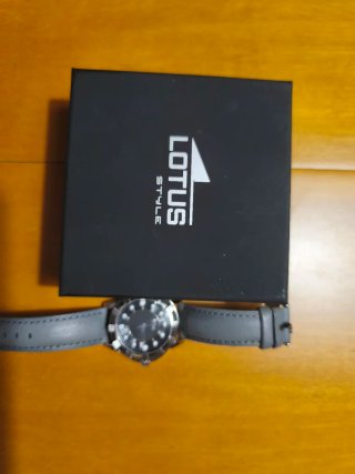 Reloj Lotus acero y Correa piel Gris