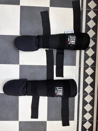 Set Boxeo: Guantes , Casco y Tibiales