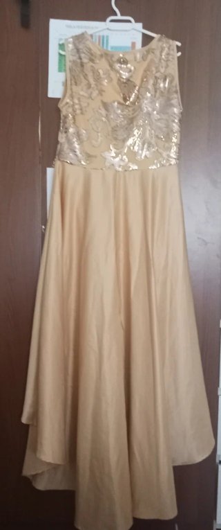Vestido dorado con lentejuelas