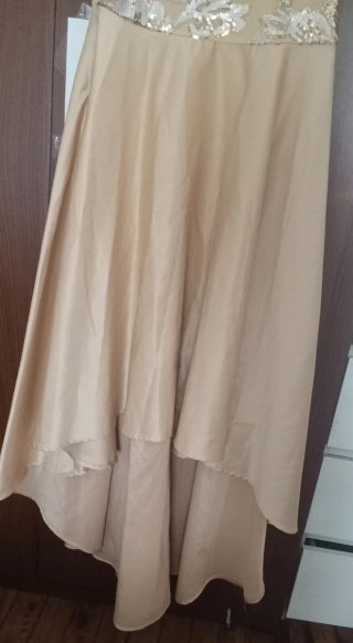 Vestido dorado con lentejuelas