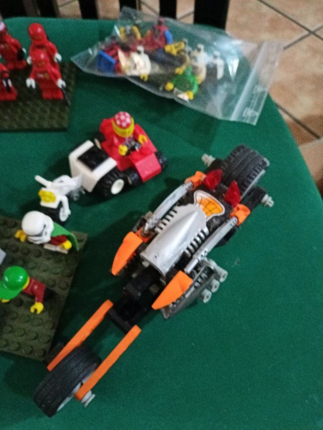 32 Figure Lego + Moto e Navi
