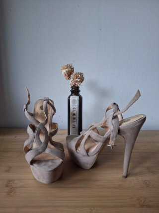 Zapatos de tacón beige talla 35
