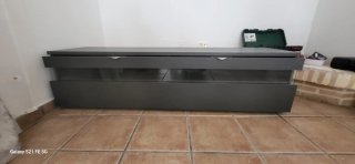 Mueble TV gris con cajones