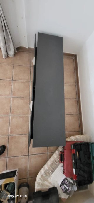 Mueble TV gris con cajones