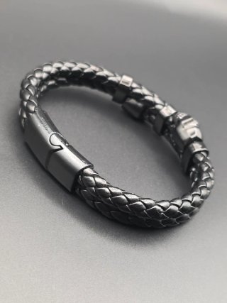 Bracciale Pelle Nera con Teschi Acciaio