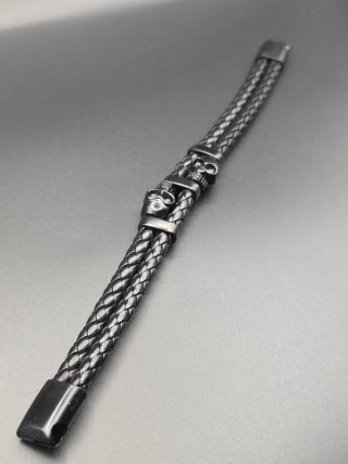 Bracciale Pelle Nera con Teschi Acciaio