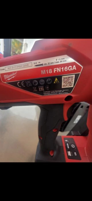 Clavadora M18 FUEL FN16GA Milwaukee