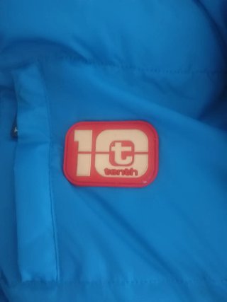 Chubasquero polar azul y blanco