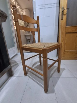 Mesa con base de granito y 4 sillas