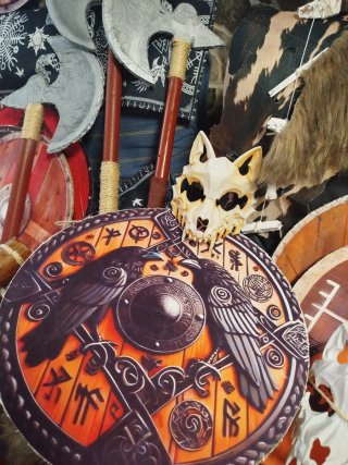 Lote Atrezzo fiesta Vikinga decoración vikingos