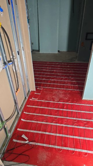 Sistema de fontanería, calefacción, electricidad