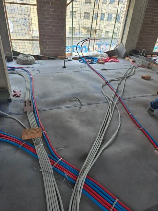 Sistema de fontanería, calefacción, electricidad