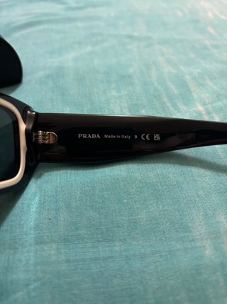 Gafas de sol Prada negras